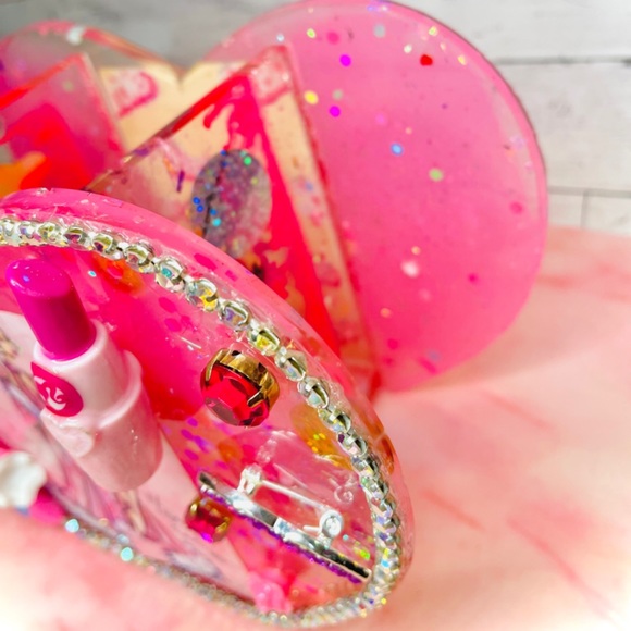 Barbie brush holder - Picture 6 of 11